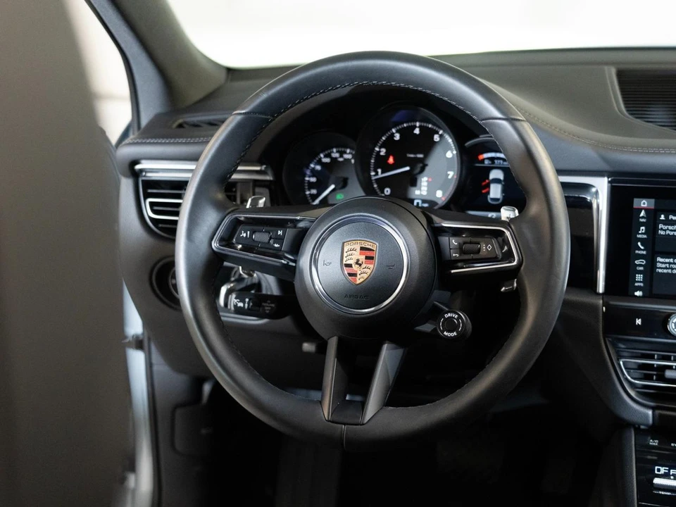 2026 Porsche Macan - Image 26 of 27