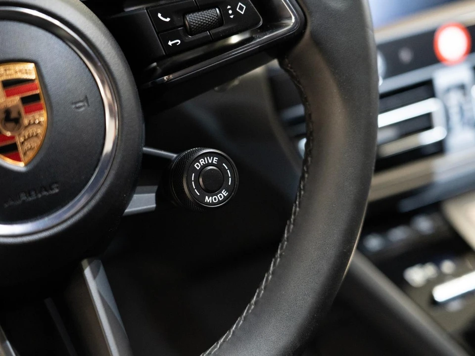 2026 Porsche Macan - Image 22 of 27