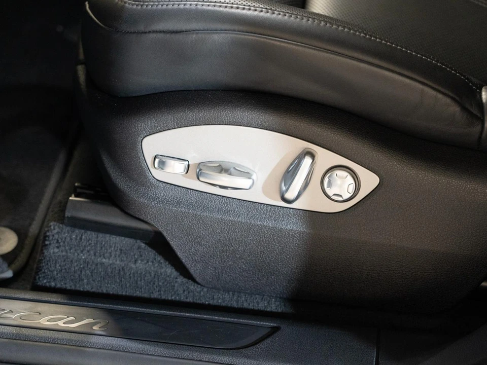 2026 Porsche Macan - Image 12 of 27