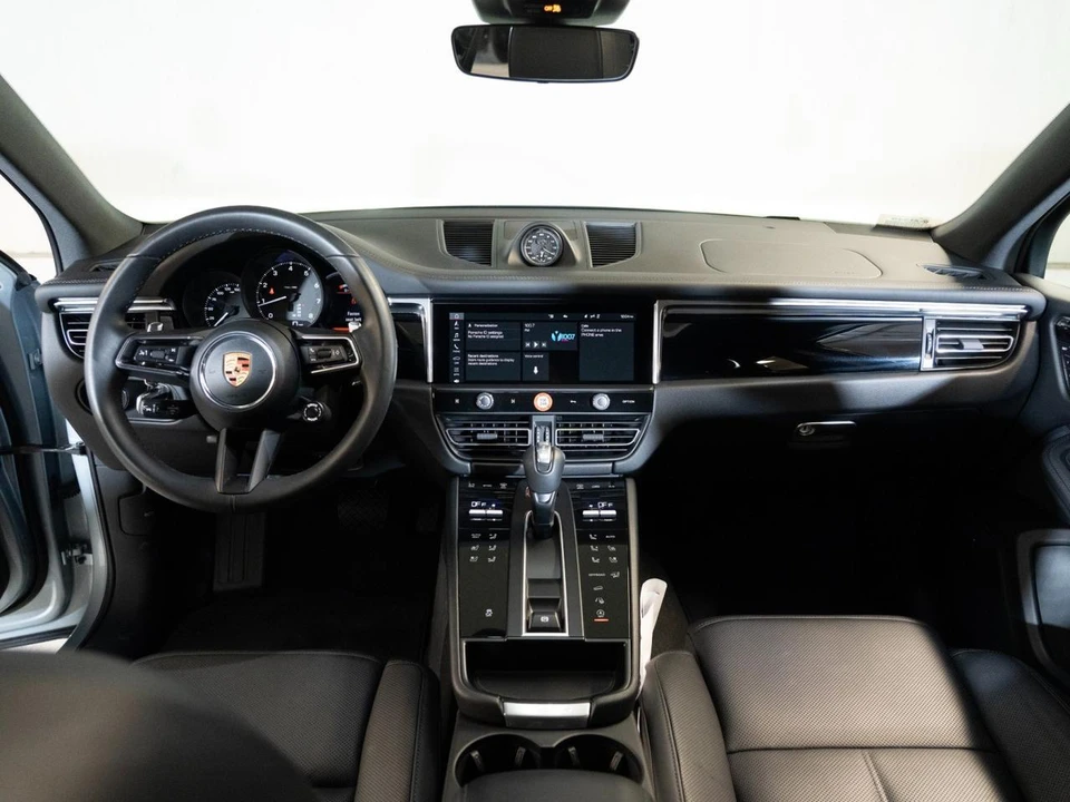 2026 Porsche Macan - Image 25 of 27
