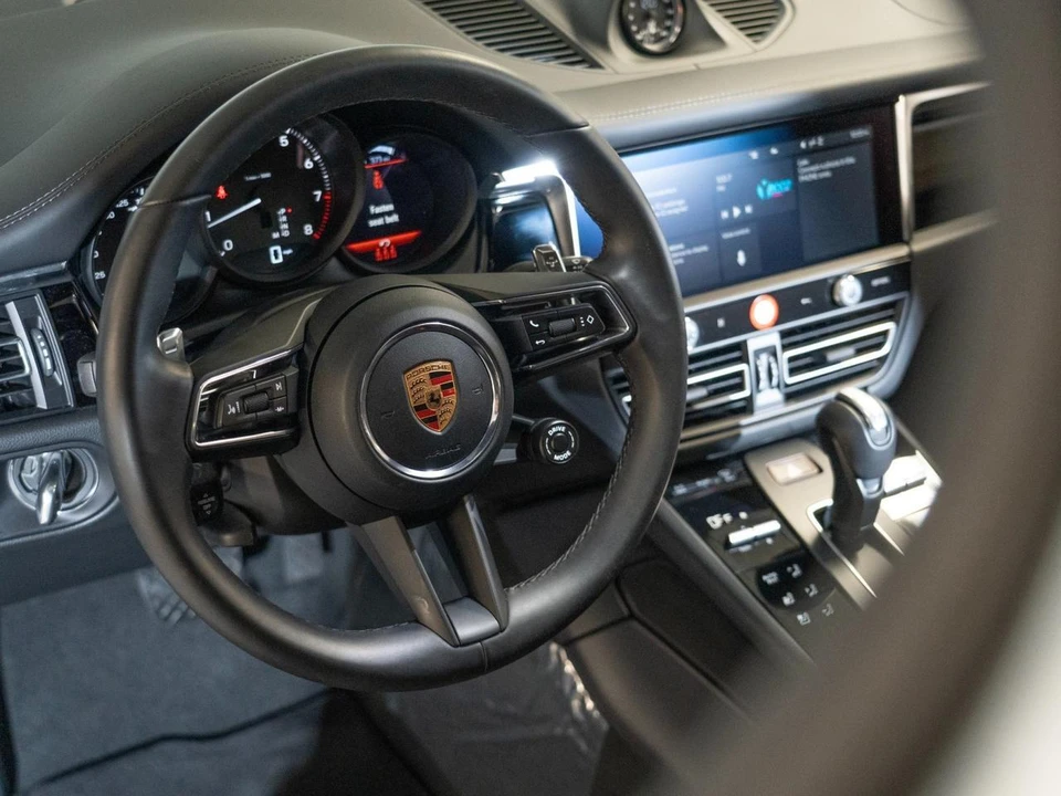 2026 Porsche Macan - Image 14 of 27