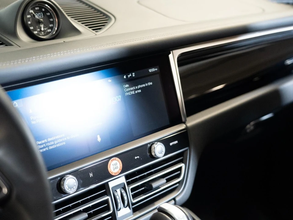 2026 Porsche Macan - Image 20 of 27
