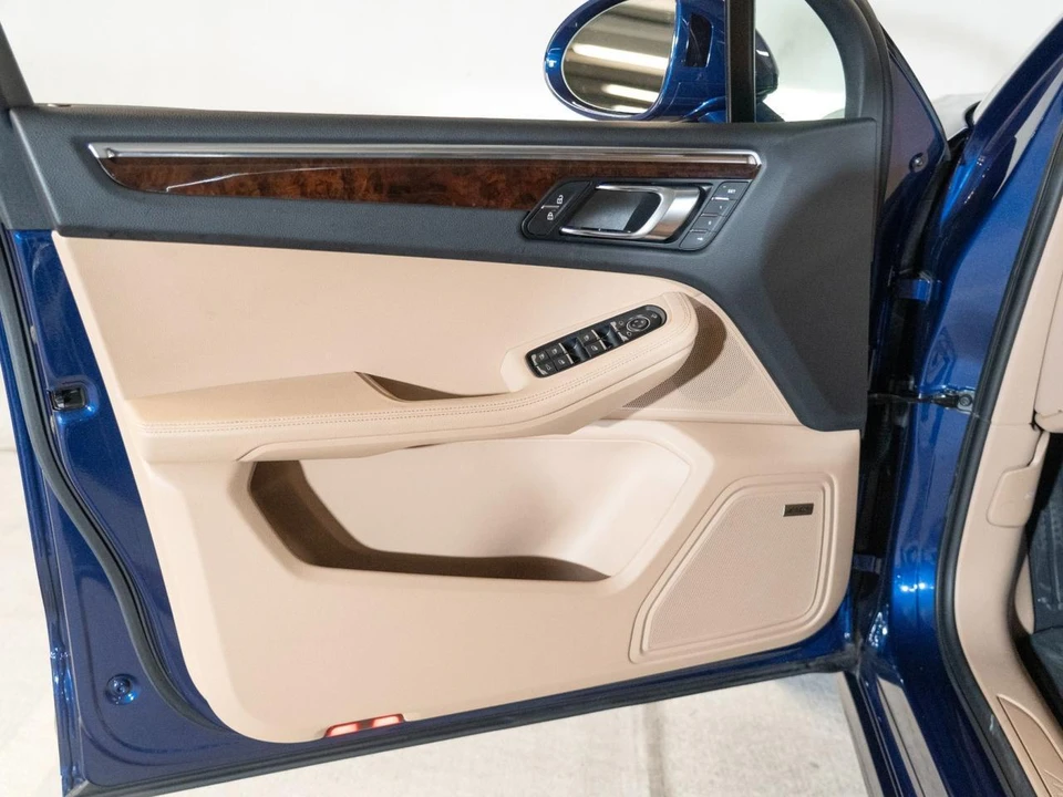 2026 Porsche Macan - Image 19 of 30