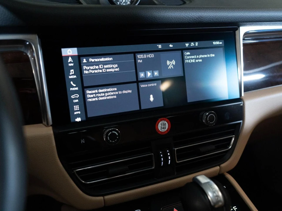 2026 Porsche Macan - Image 25 of 30