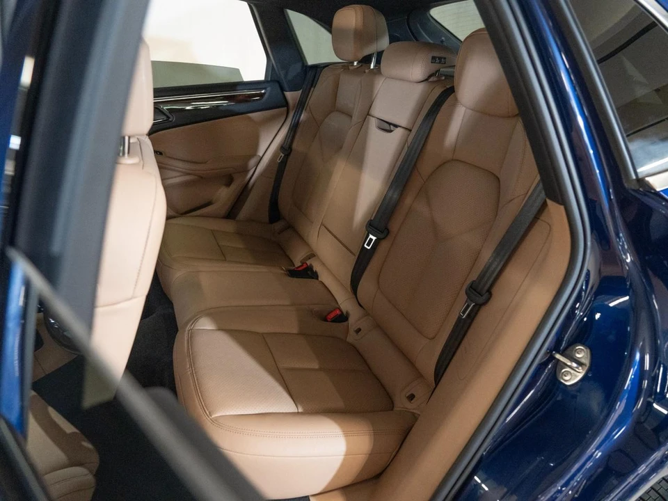 2026 Porsche Macan - Image 17 of 30