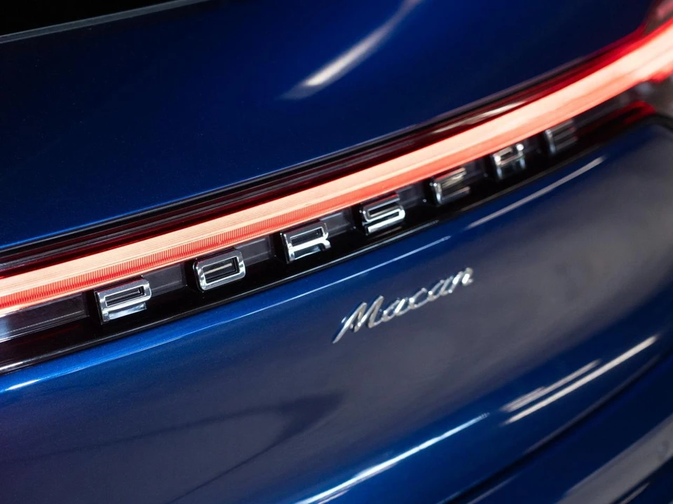2026 Porsche Macan - Image 18 of 30