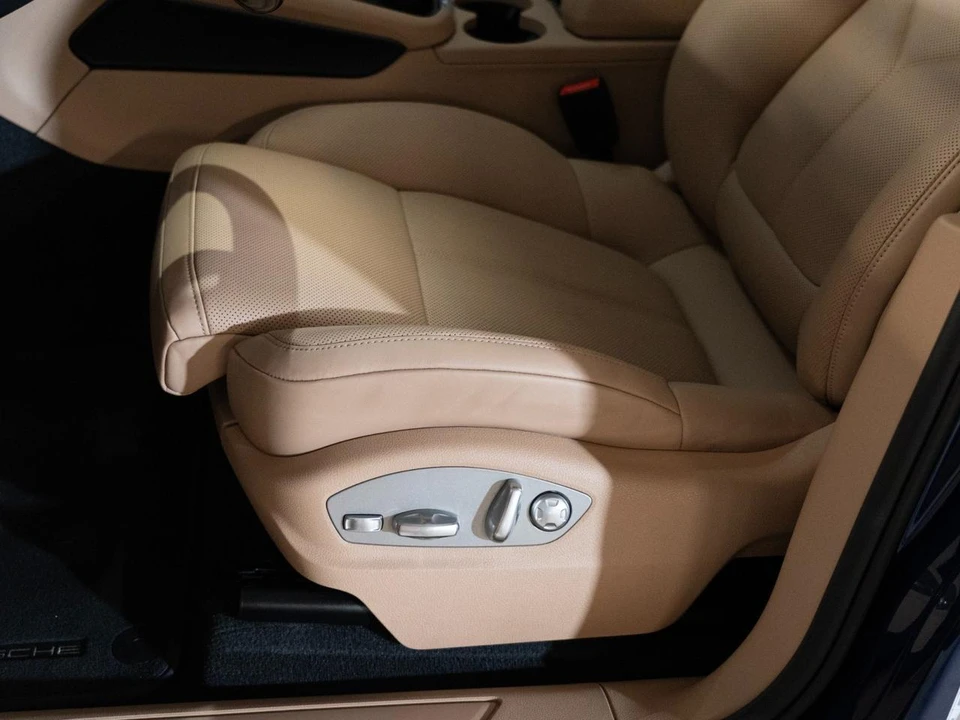 2026 Porsche Macan - Image 15 of 30