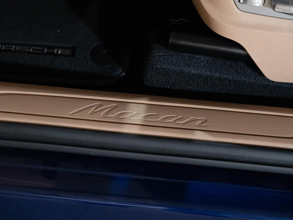 2026 Porsche Macan - Image 13 of 30