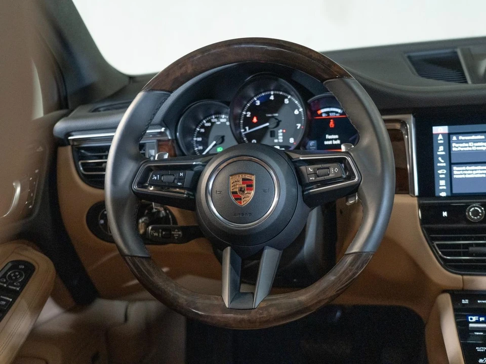 2026 Porsche Macan - Image 23 of 30