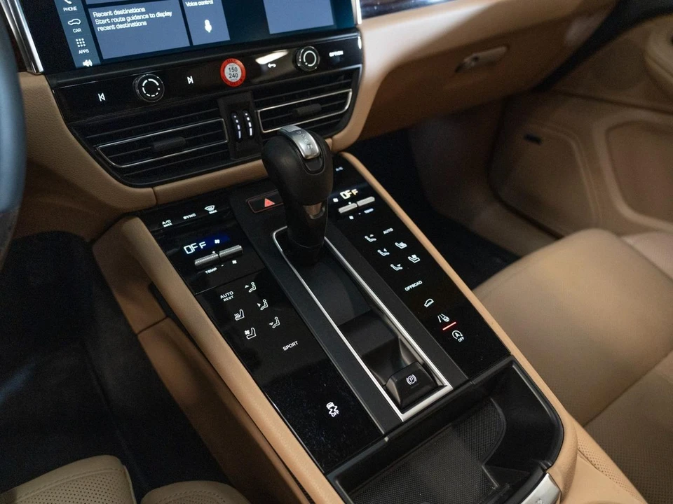 2026 Porsche Macan - Image 26 of 30