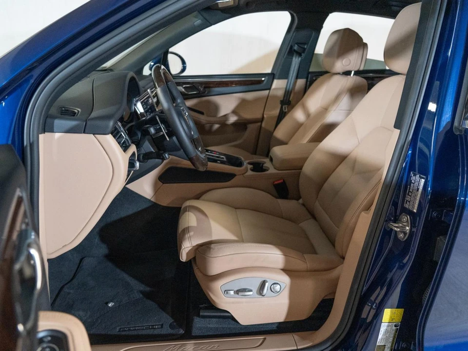 2026 Porsche Macan - Image 16 of 30