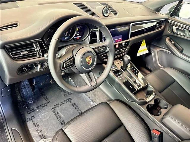 2026 Porsche Macan Electric - Image 4 of 5