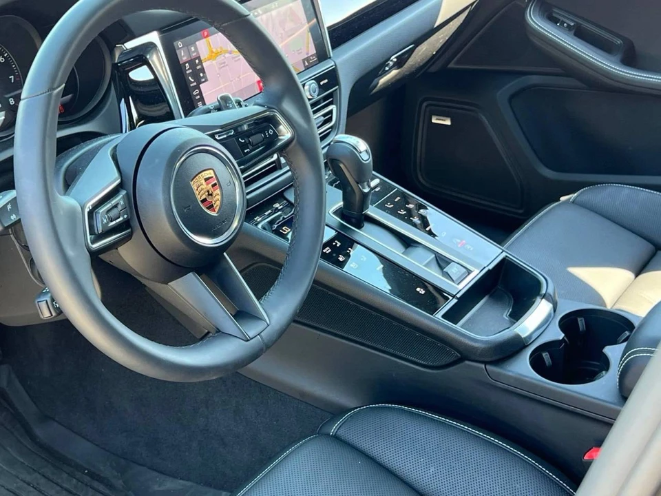 2026 Porsche Macan Electric - Image 4 of 4
