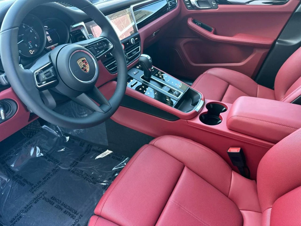 2026 Porsche Macan Electric - Image 4 of 4