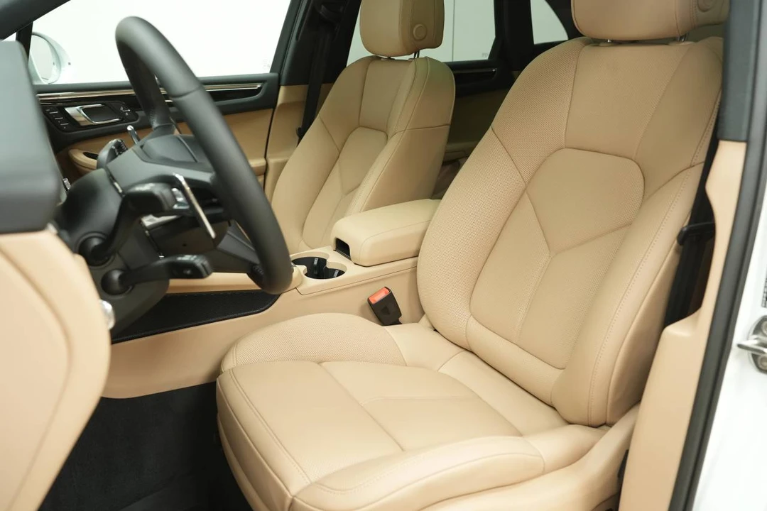 2026 Porsche Macan Electric - Image 5 of 5