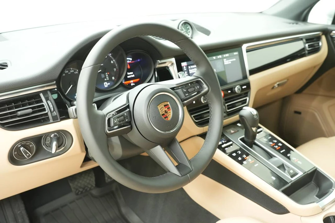 2026 Porsche Macan Electric - Image 4 of 5