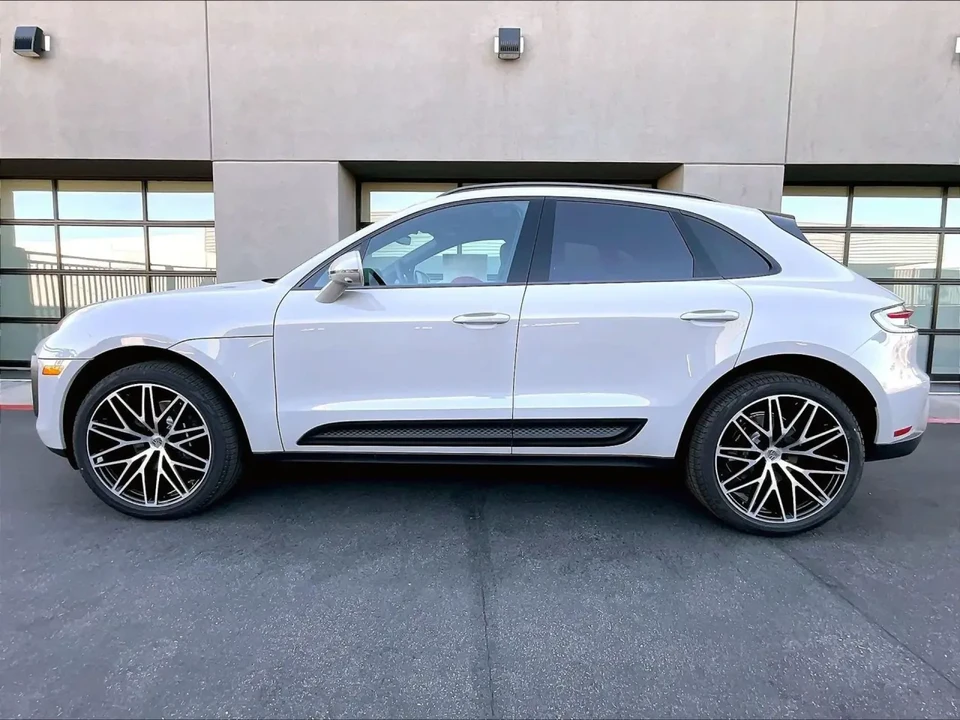 2026 Porsche Macan - Image 16 of 31