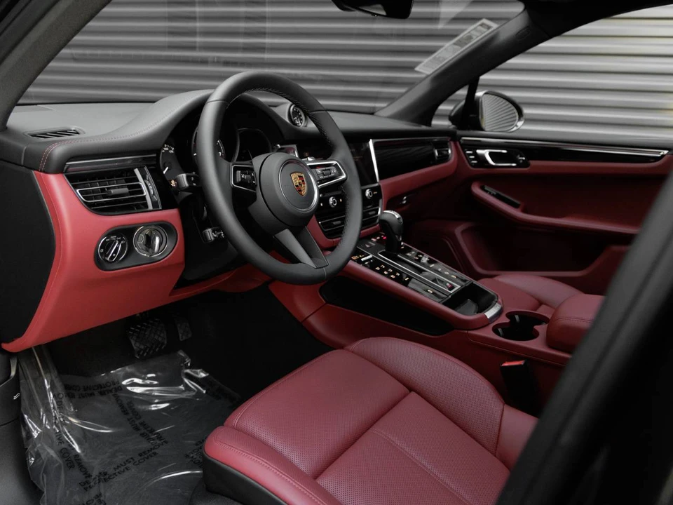2026 Porsche Macan Electric - Image 4 of 5