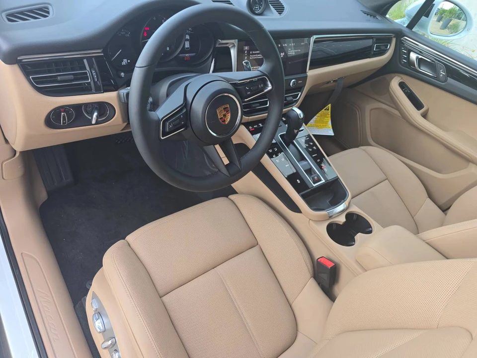 2026 Porsche Macan Electric - Image 4 of 5