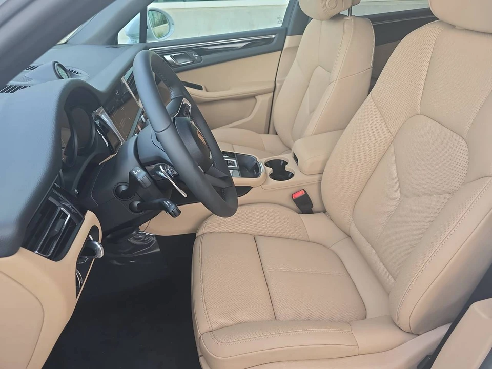 2026 Porsche Macan Electric - Image 5 of 5