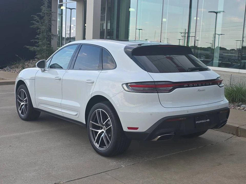 2026 Porsche Macan Electric - Image 3 of 5