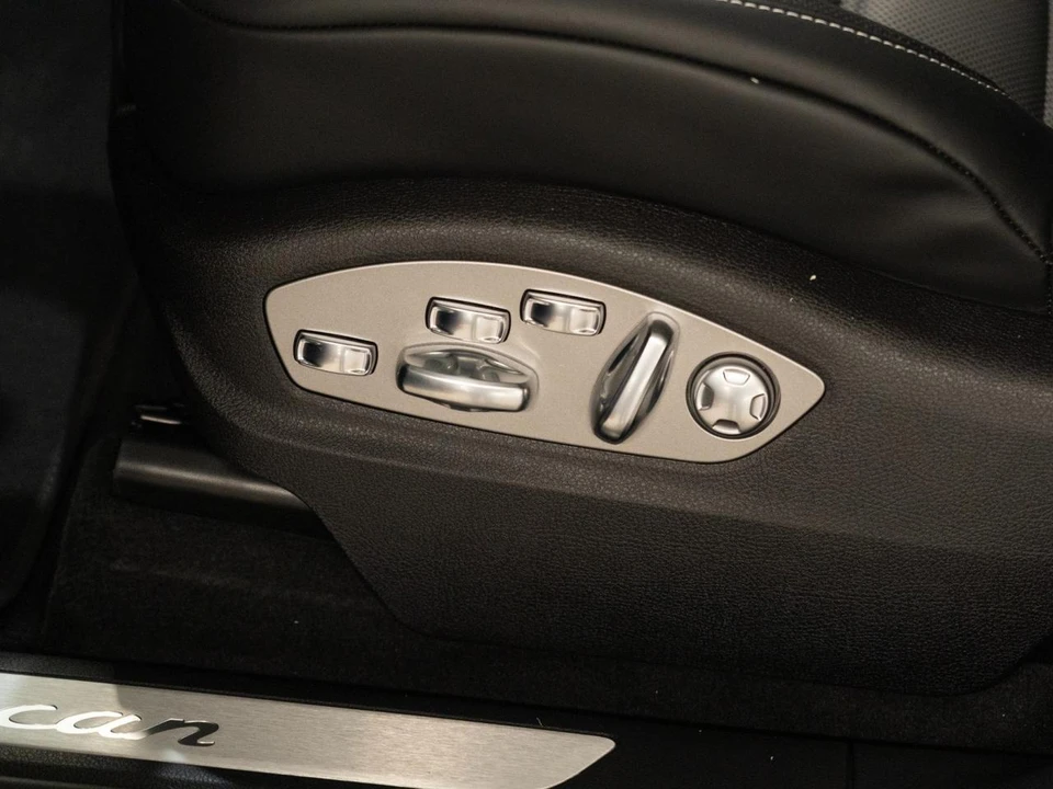 2026 Porsche Macan - Image 13 of 29