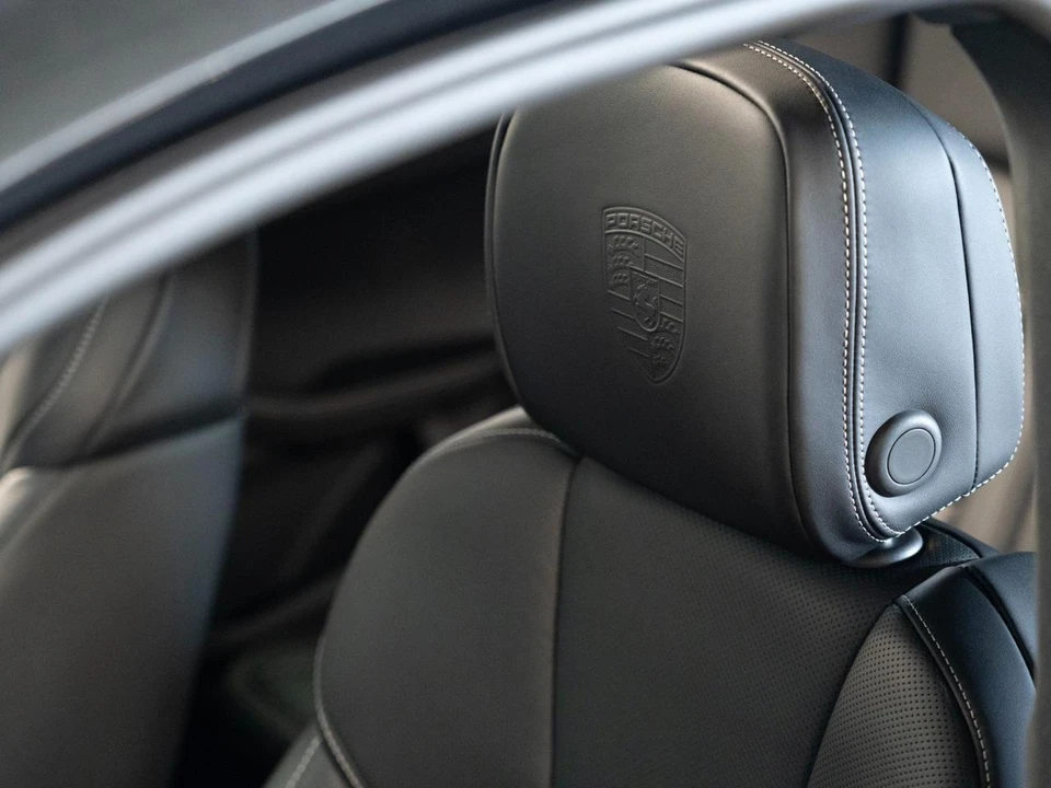 2026 Porsche Macan - Image 25 of 29