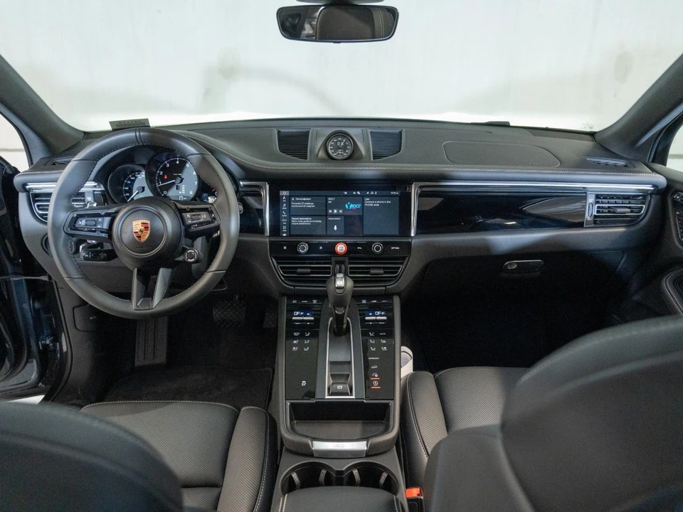 2026 Porsche Macan - Image 26 of 29