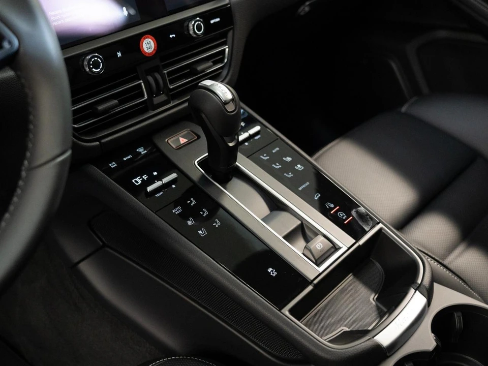 2026 Porsche Macan - Image 22 of 29