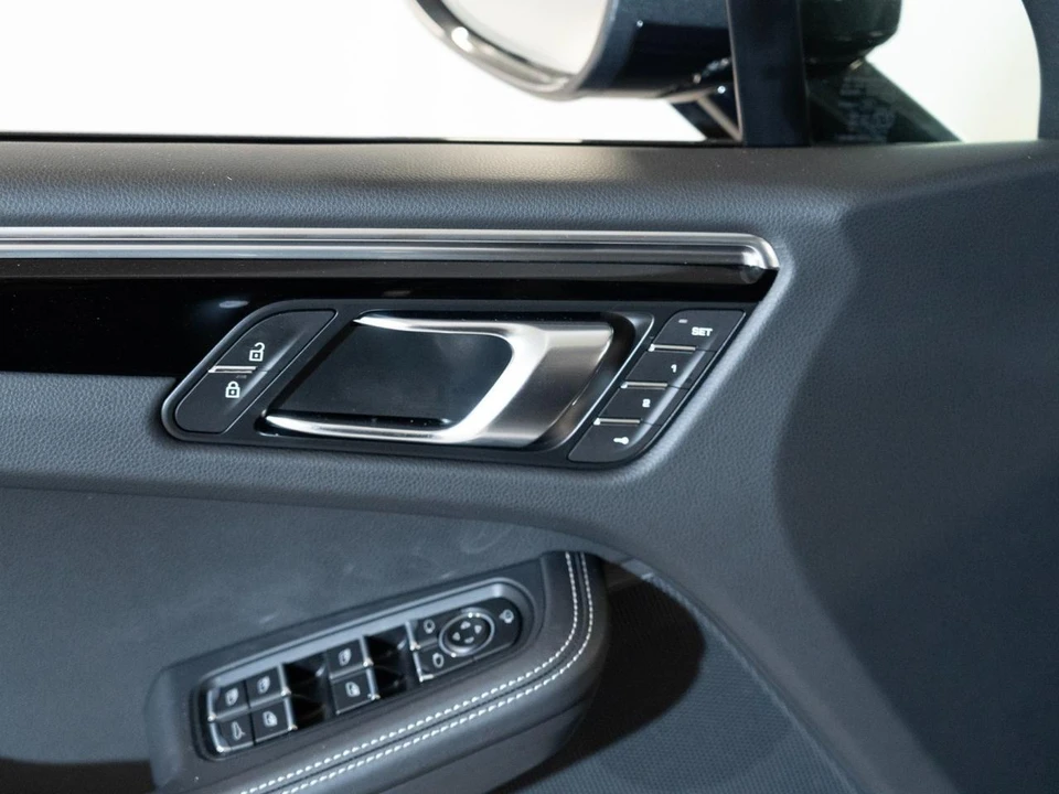 2026 Porsche Macan - Image 17 of 29