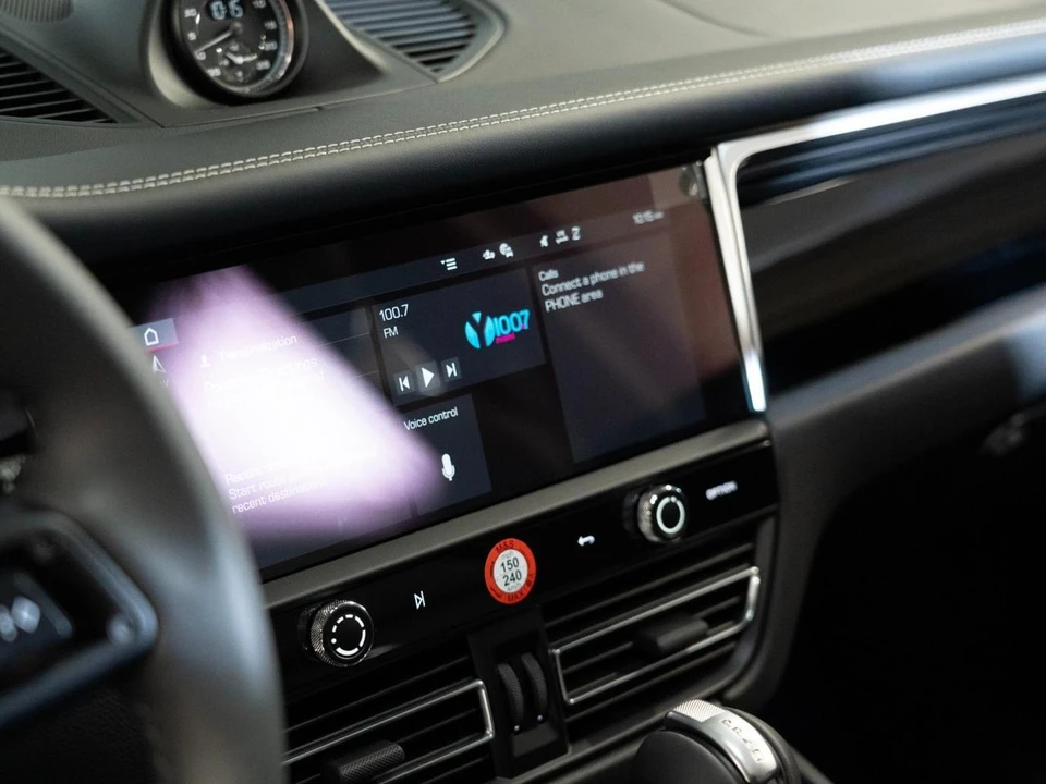 2026 Porsche Macan - Image 21 of 29
