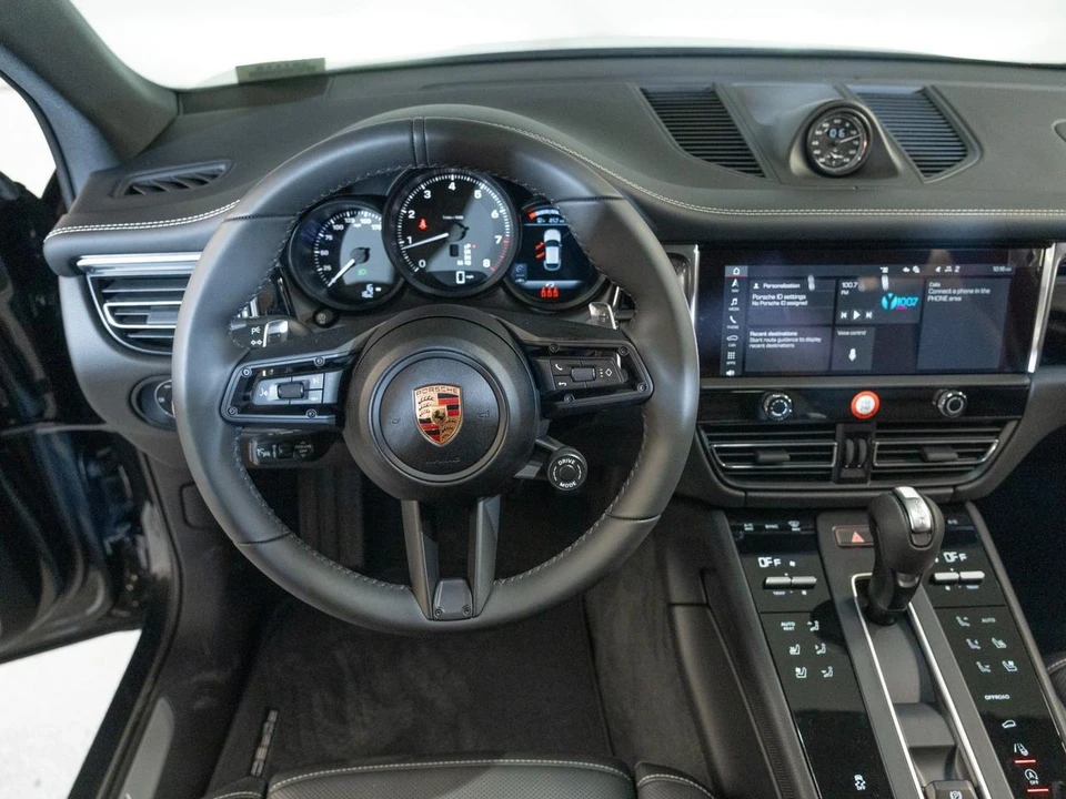 2026 Porsche Macan - Image 28 of 29