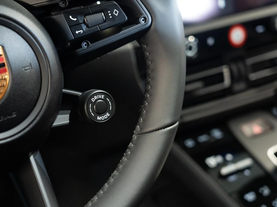 2026 Porsche Macan - Image 23 of 29