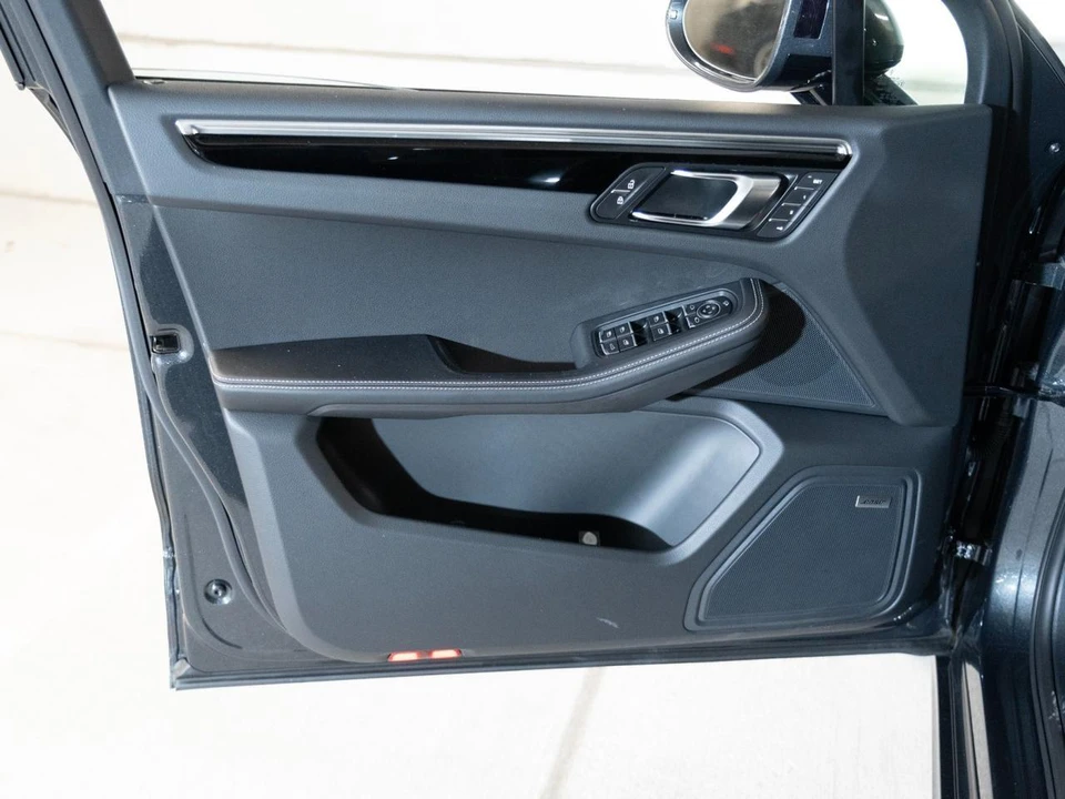 2026 Porsche Macan - Image 16 of 29