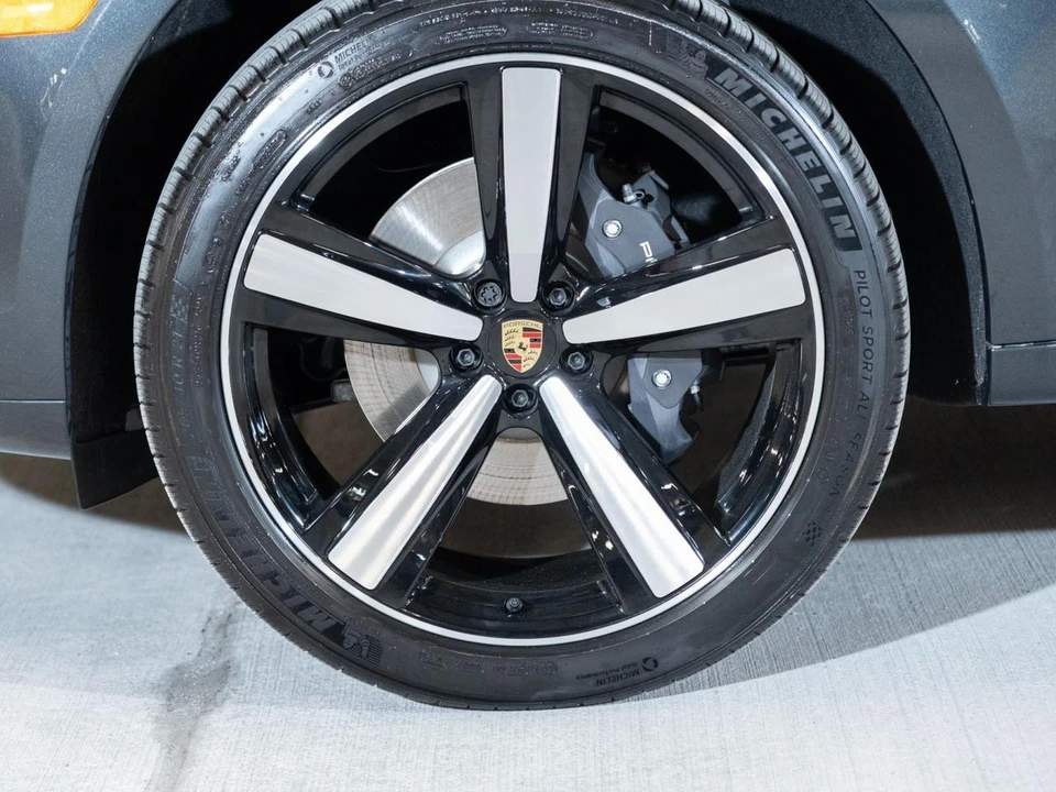 2026 Porsche Macan - Image 11 of 29