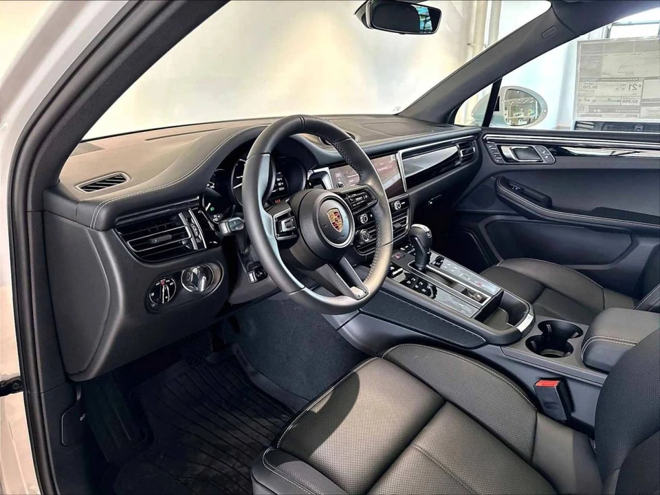 2026 Porsche Macan Electric - Image 4 of 5