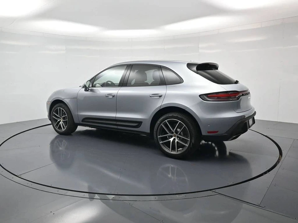 2026 Porsche Macan - Image 3 of 5