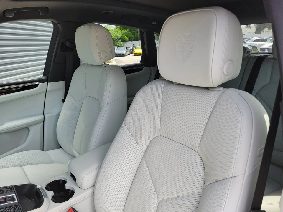 2026 Porsche Macan Electric - Image 5 of 5