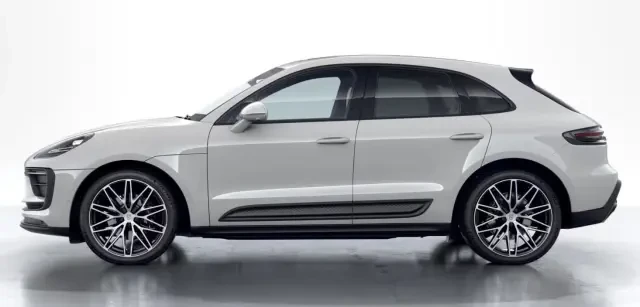 2026 Porsche Macan - Image 14 of 31