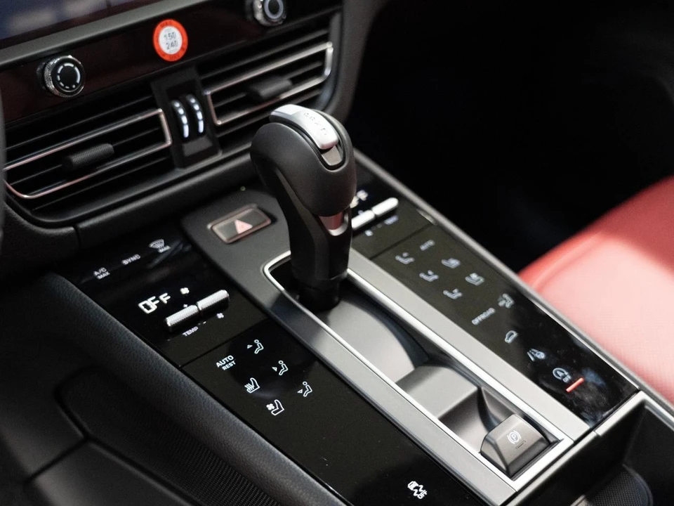2026 Porsche Macan Electric - Image 22 of 29
