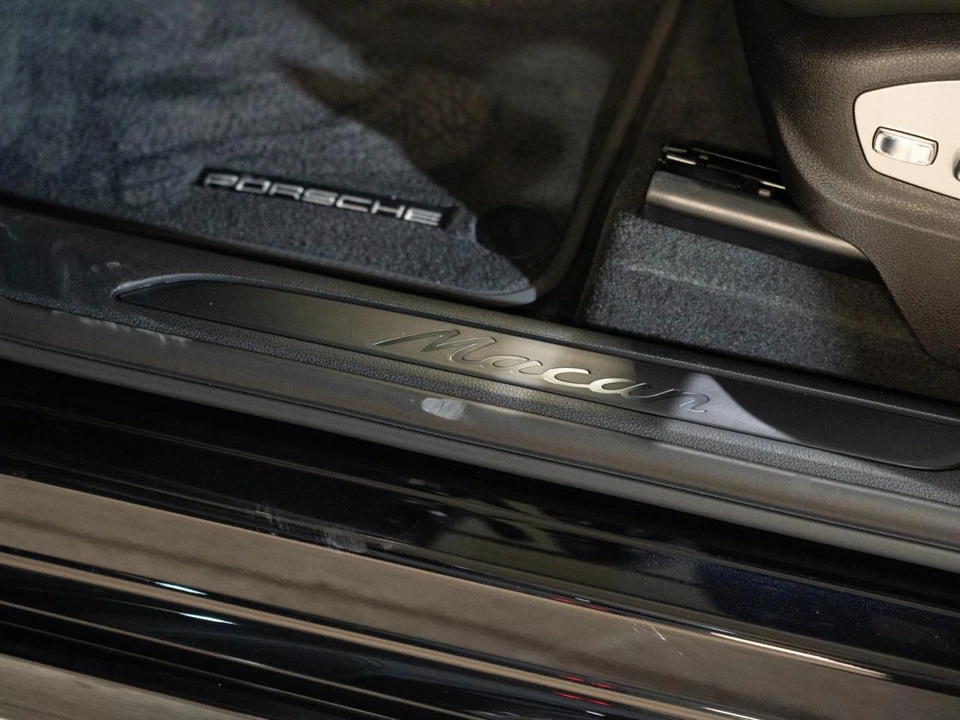 2026 Porsche Macan Electric - Image 12 of 29