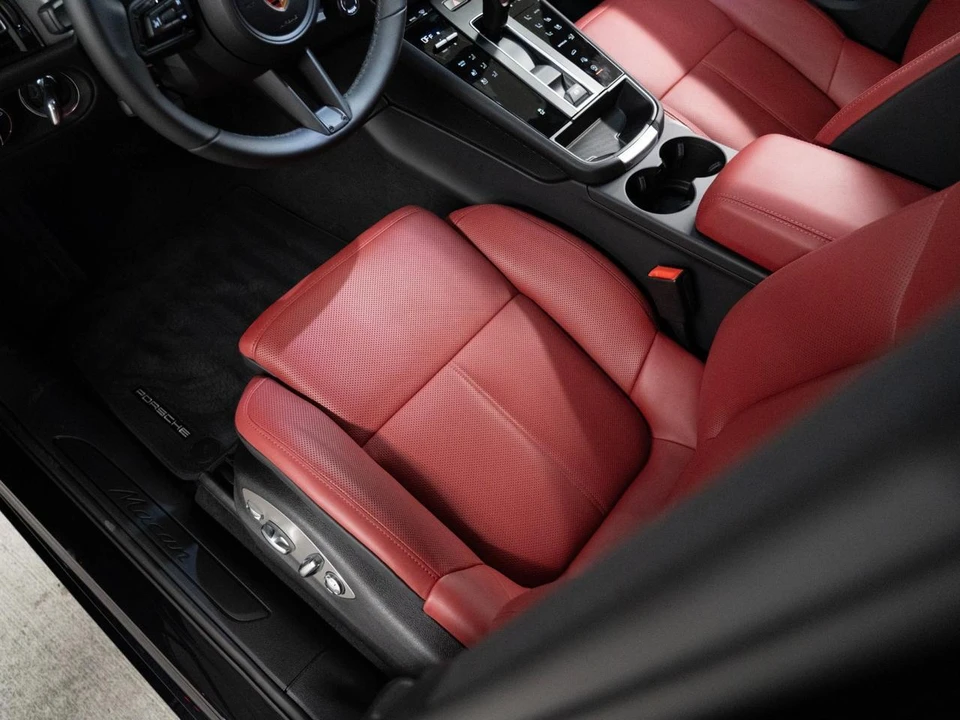 2026 Porsche Macan Electric - Image 14 of 29