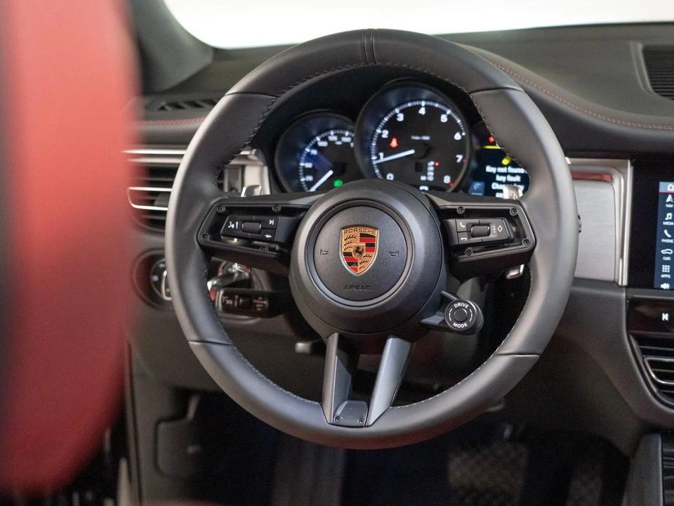 2026 Porsche Macan Electric - Image 27 of 29