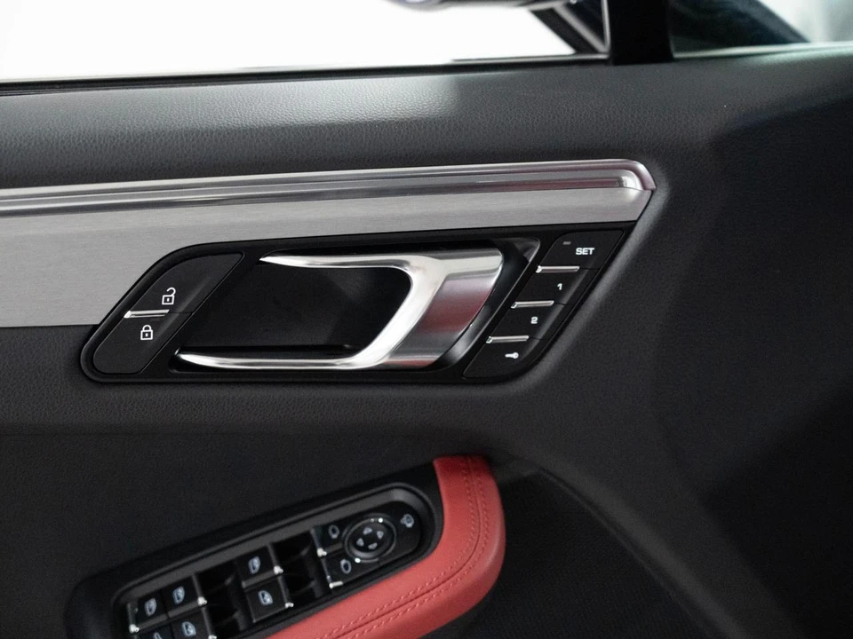 2026 Porsche Macan Electric - Image 17 of 29