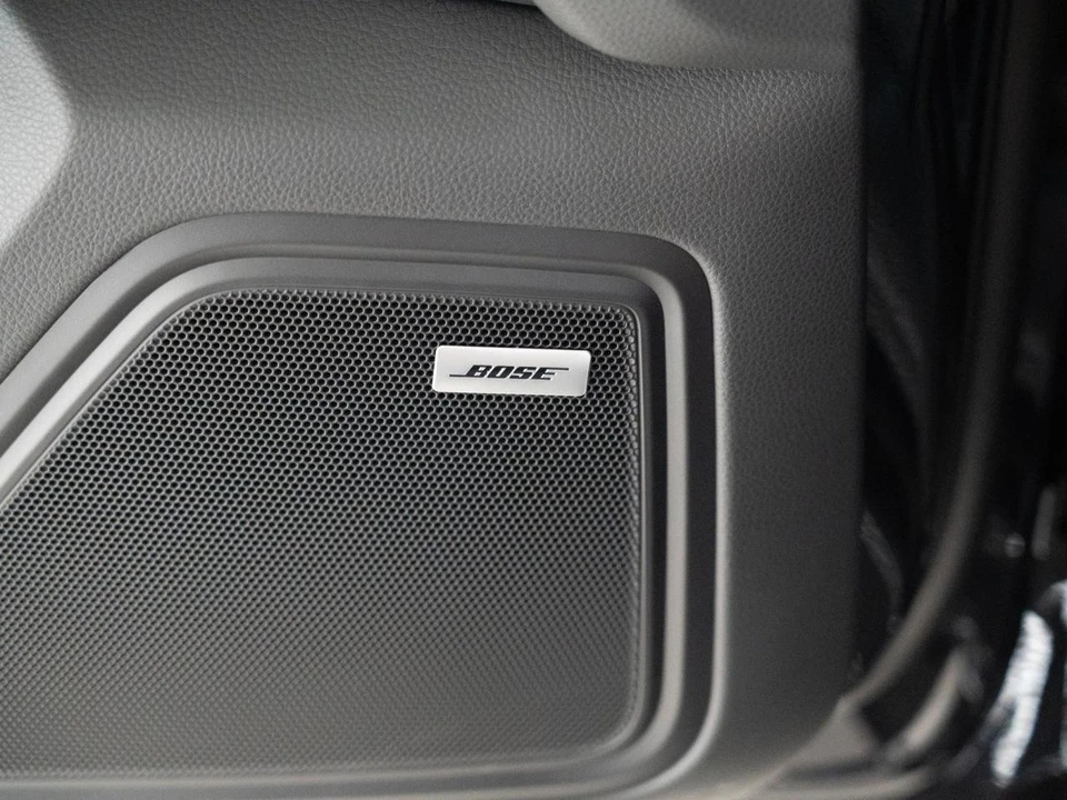 2026 Porsche Macan Electric - Image 18 of 29