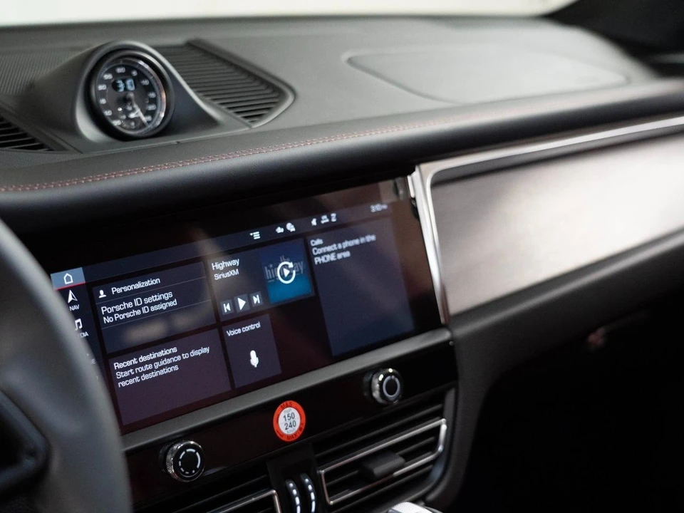 2026 Porsche Macan Electric - Image 21 of 29