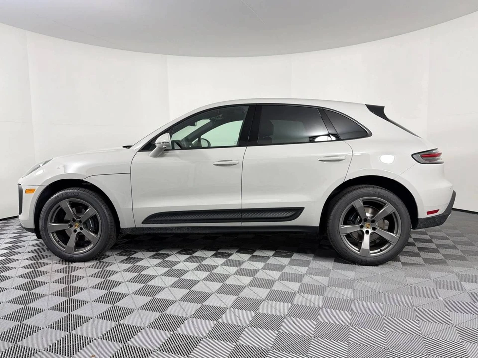 2026 Porsche Macan Electric - Image 2 of 5