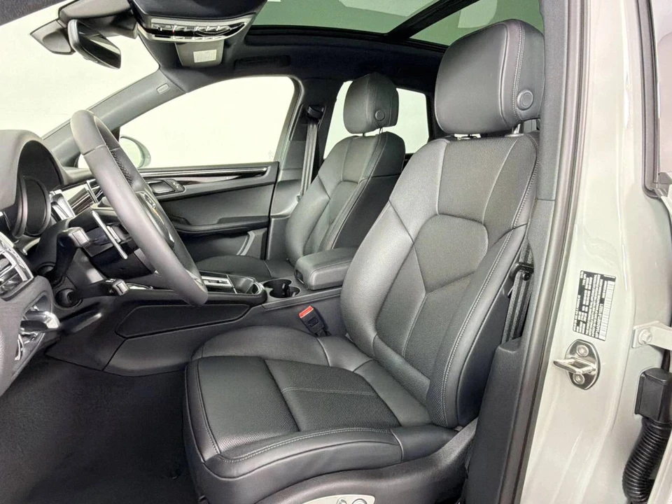 2026 Porsche Macan Electric - Image 5 of 5