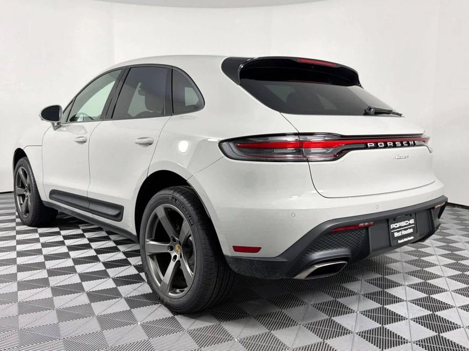 2026 Porsche Macan Electric - Image 3 of 5