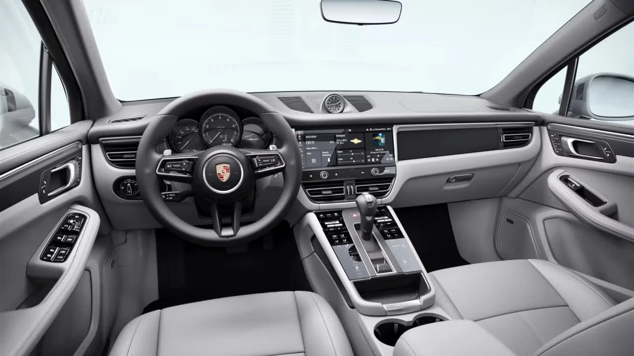 2026 Porsche Macan - Image 28 of 30